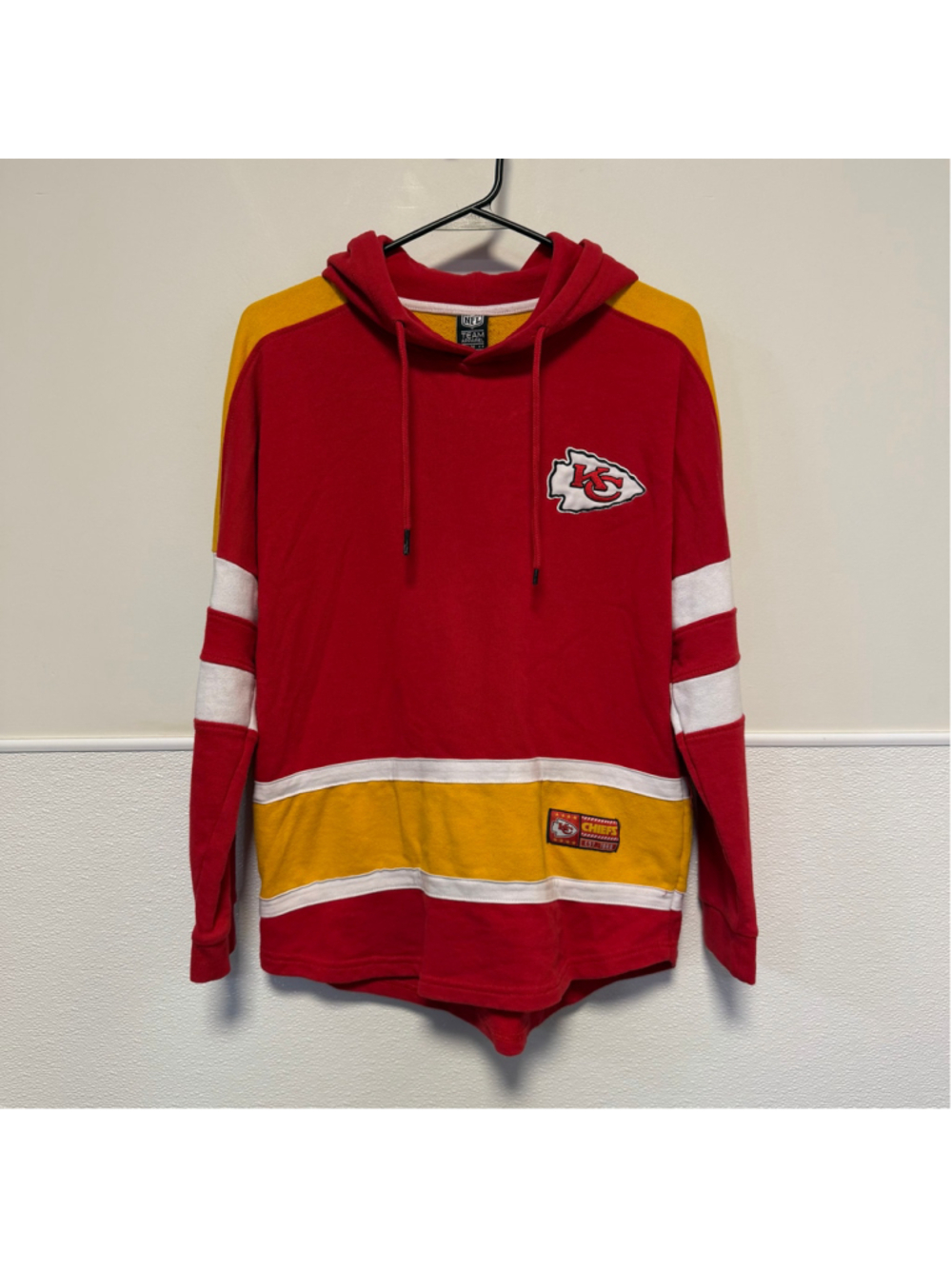Women’s NFL Team Apparel Kansas City Chiefs Hoodie Size M Red Yellow